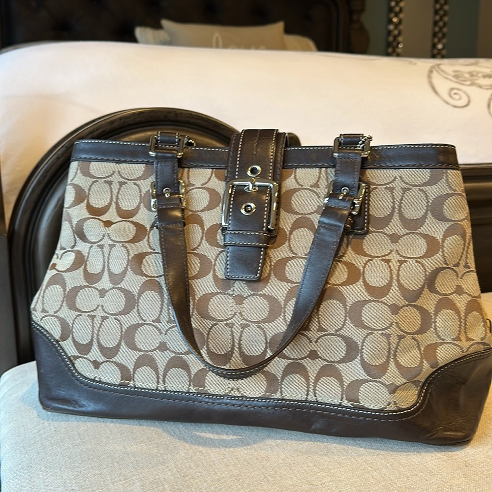 Authentic Coach Purse - Like New - Picture 2 of 7
